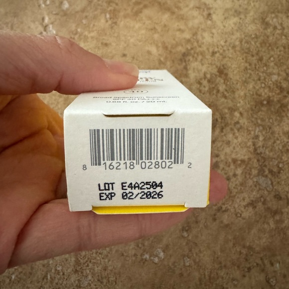 Supergoop! GlowScreen - Picture 2 of 4